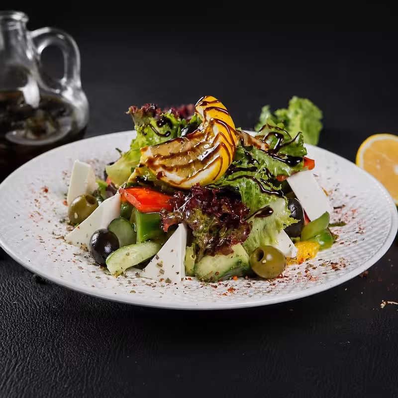 Marjon Milliy Taomlar Grekcha salat menyu rasmi